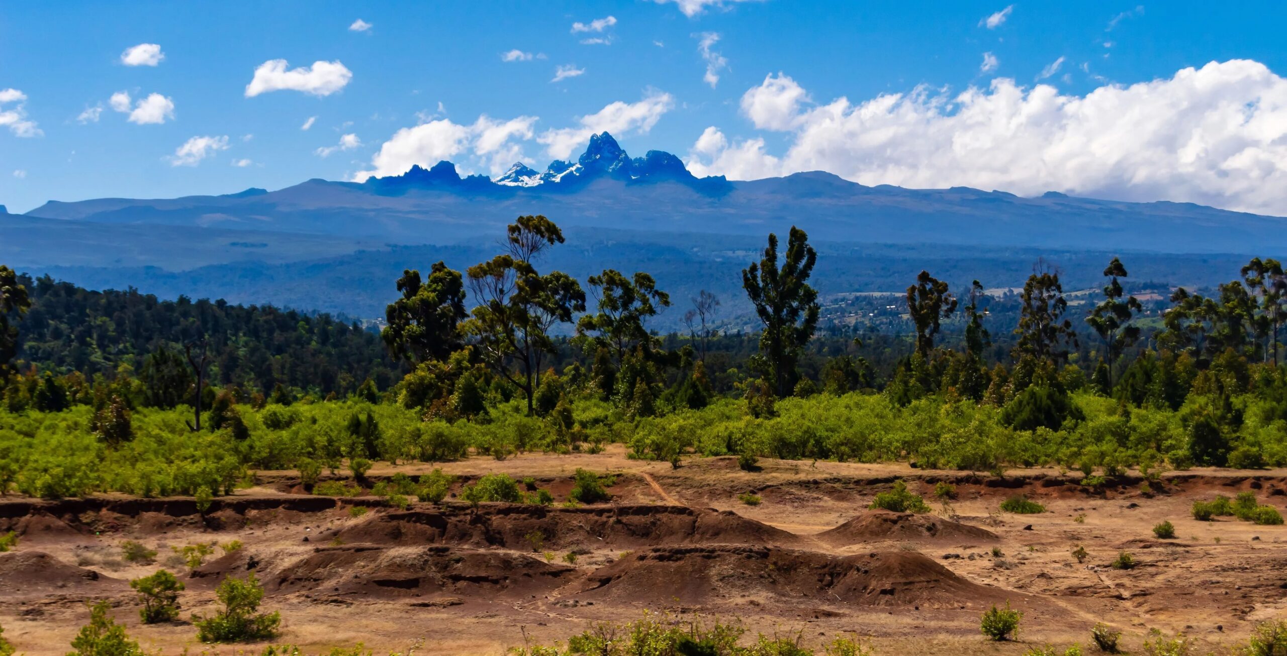 Mount Kenya via the Sirimon Route (1/5) | Sirimon Gate (2,640 m/8,661 ft) - Old Moses Camp (3,340 m/10,958 ft)