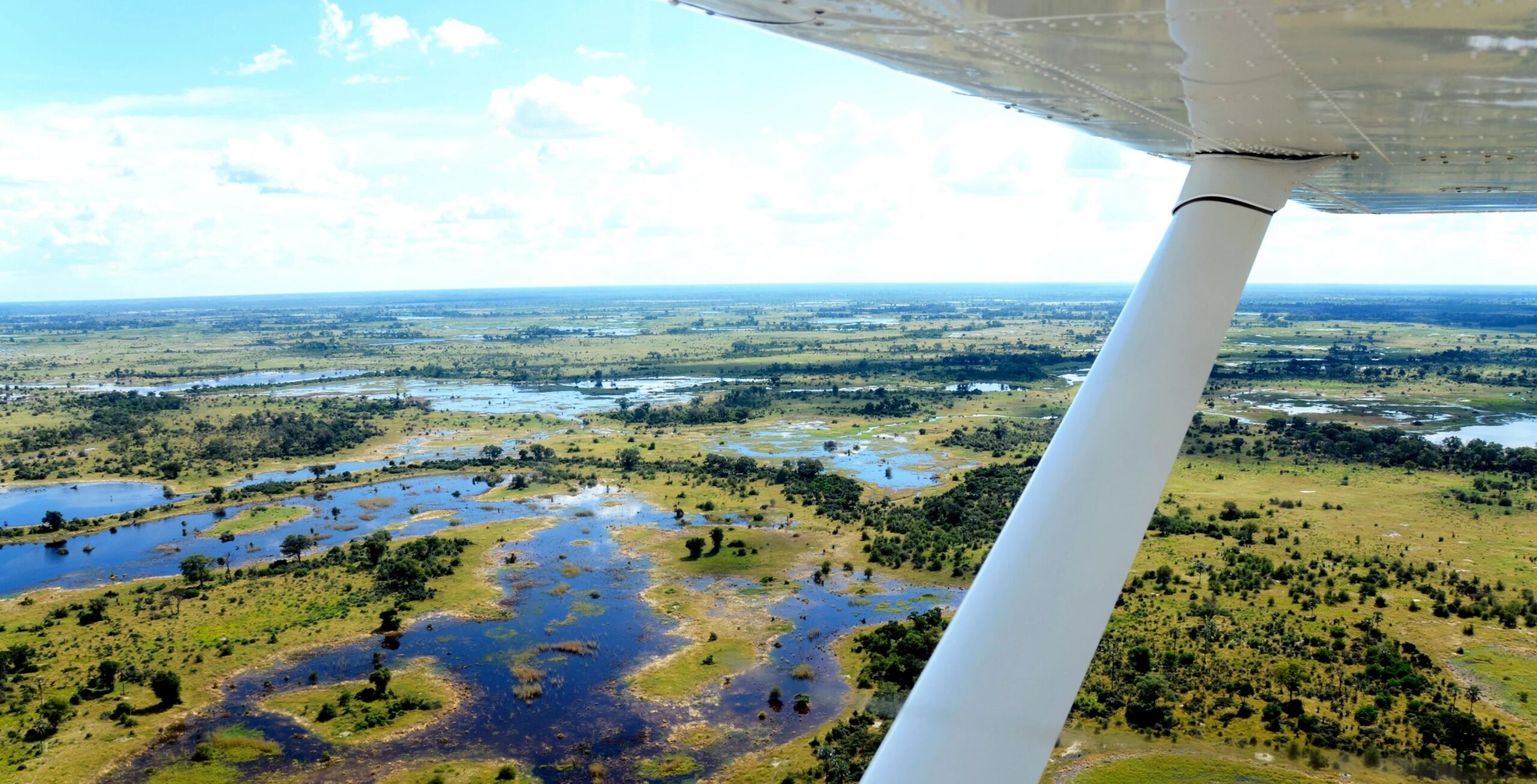 Scenic helicopter transfer from Maun to Okavango Delta